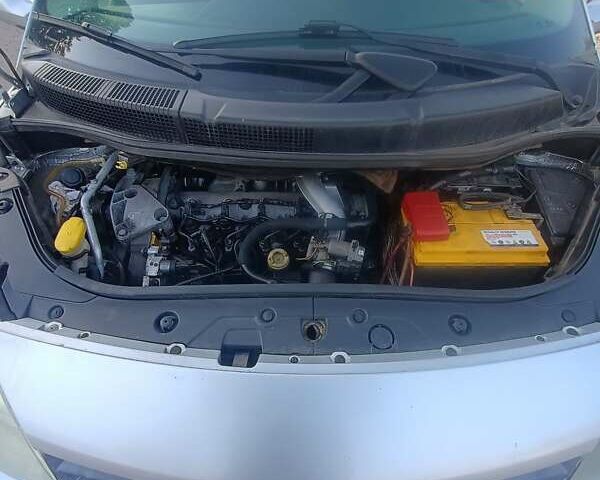 Серый Рено Гранд Сценик, объемом двигателя 1.9 л и пробегом 300 тыс. км за 4700 $, фото 15 на Automoto.ua