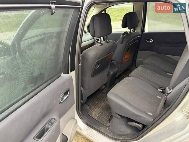 Серый Рено Гранд Сценик, объемом двигателя 1.6 л и пробегом 230 тыс. км за 5000 $, фото 9 на Automoto.ua