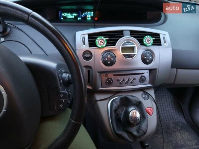 Серый Рено Гранд Сценик, объемом двигателя 2 л и пробегом 259 тыс. км за 5850 $, фото 6 на Automoto.ua