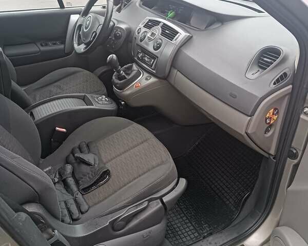 Серый Рено Гранд Сценик, объемом двигателя 1.6 л и пробегом 237 тыс. км за 4800 $, фото 10 на Automoto.ua