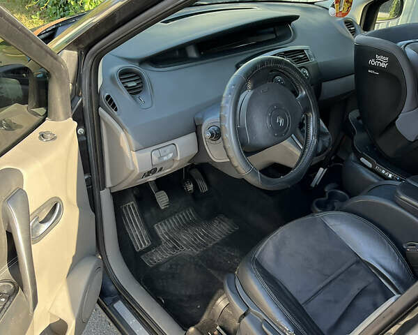 Серый Рено Гранд Сценик, объемом двигателя 2 л и пробегом 328 тыс. км за 4000 $, фото 7 на Automoto.ua