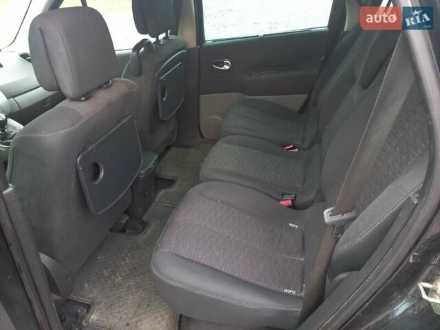 Серый Рено Гранд Сценик, объемом двигателя 2 л и пробегом 215 тыс. км за 4900 $, фото 17 на Automoto.ua