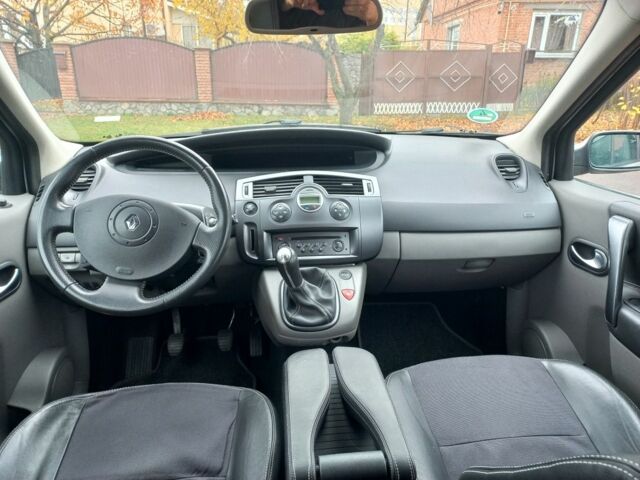 Серый Рено Гранд Сценик, объемом двигателя 1 л и пробегом 160 тыс. км за 4950 $, фото 16 на Automoto.ua