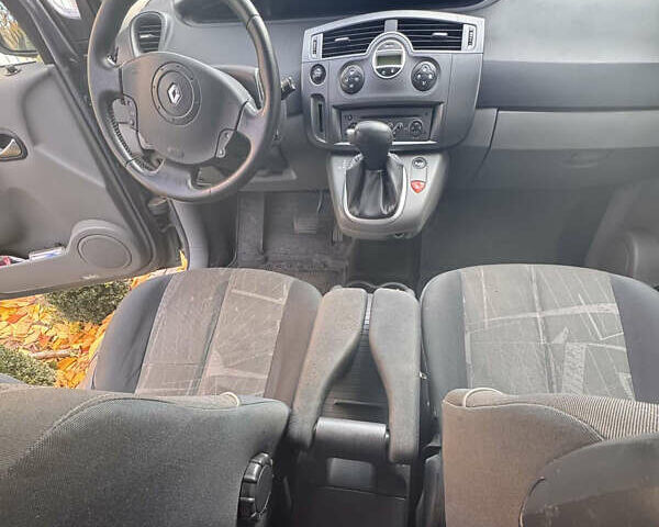 Серый Рено Гранд Сценик, объемом двигателя 2 л и пробегом 253 тыс. км за 4300 $, фото 5 на Automoto.ua