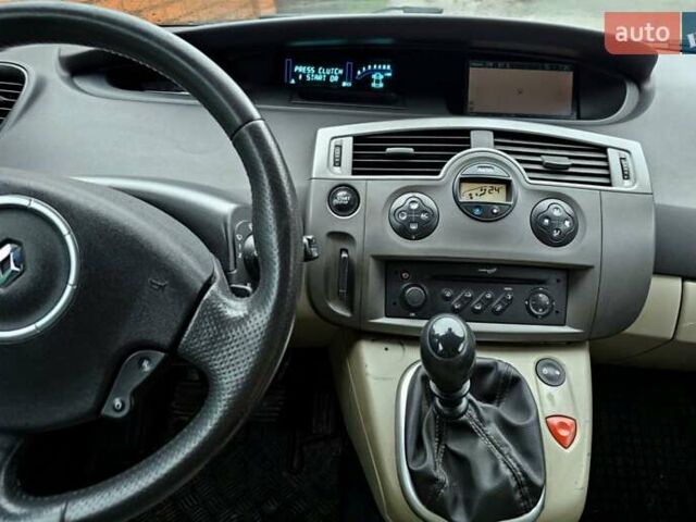 Серый Рено Гранд Сценик, объемом двигателя 1.9 л и пробегом 300 тыс. км за 4800 $, фото 6 на Automoto.ua