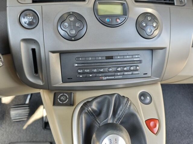 Серый Рено Гранд Сценик, объемом двигателя 2 л и пробегом 317 тыс. км за 6200 $, фото 2 на Automoto.ua