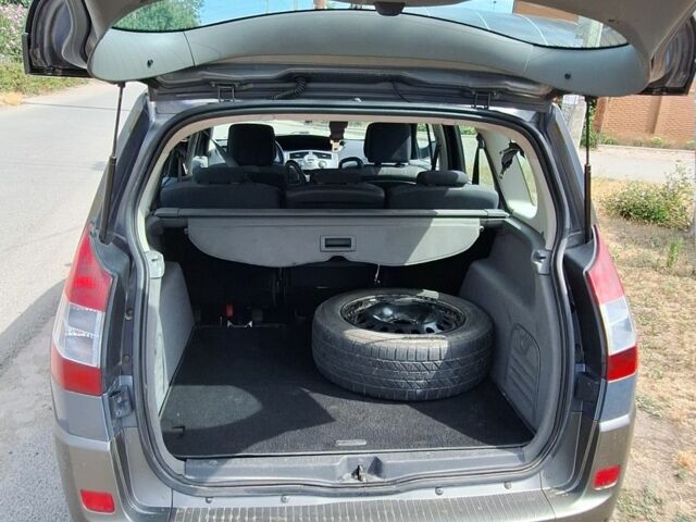 Сірий Рено Гранд Сценік, об'ємом двигуна 1.5 л та пробігом 234 тис. км за 5350 $, фото 5 на Automoto.ua