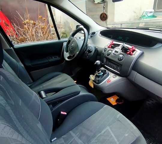 Серый Рено Гранд Сценик, объемом двигателя 1.5 л и пробегом 235 тыс. км за 4700 $, фото 4 на Automoto.ua