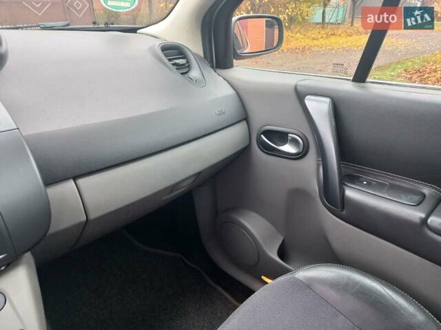 Серый Рено Гранд Сценик, объемом двигателя 1.6 л и пробегом 160 тыс. км за 4950 $, фото 60 на Automoto.ua