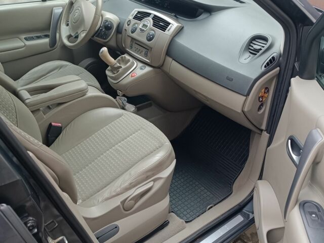 Серый Рено Гранд Сценик, объемом двигателя 1.6 л и пробегом 173 тыс. км за 5800 $, фото 4 на Automoto.ua