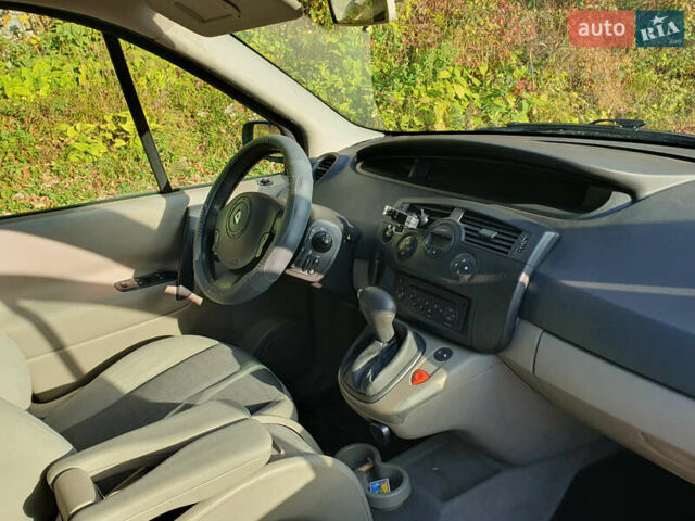 Серый Рено Гранд Сценик, объемом двигателя 2 л и пробегом 250 тыс. км за 5400 $, фото 6 на Automoto.ua