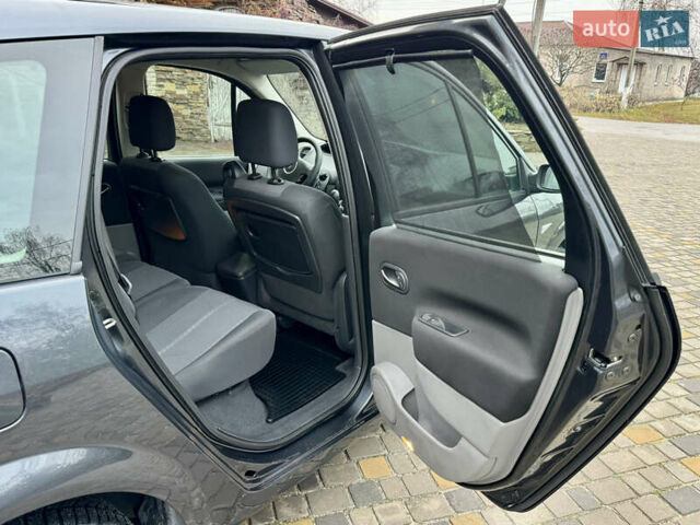 Серый Рено Гранд Сценик, объемом двигателя 1.6 л и пробегом 188 тыс. км за 6200 $, фото 34 на Automoto.ua