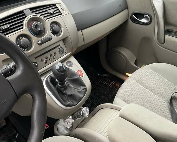 Серый Рено Гранд Сценик, объемом двигателя 2 л и пробегом 282 тыс. км за 5000 $, фото 8 на Automoto.ua