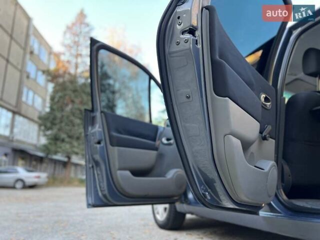 Серый Рено Гранд Сценик, объемом двигателя 1.5 л и пробегом 300 тыс. км за 3950 $, фото 15 на Automoto.ua