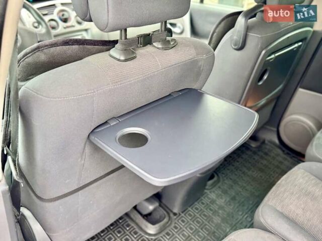 Серый Рено Гранд Сценик, объемом двигателя 1.9 л и пробегом 247 тыс. км за 6400 $, фото 43 на Automoto.ua