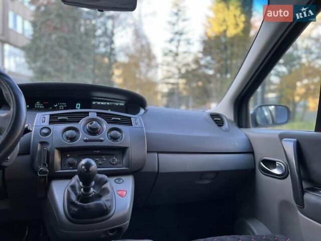 Серый Рено Гранд Сценик, объемом двигателя 1.46 л и пробегом 300 тыс. км за 4450 $, фото 52 на Automoto.ua