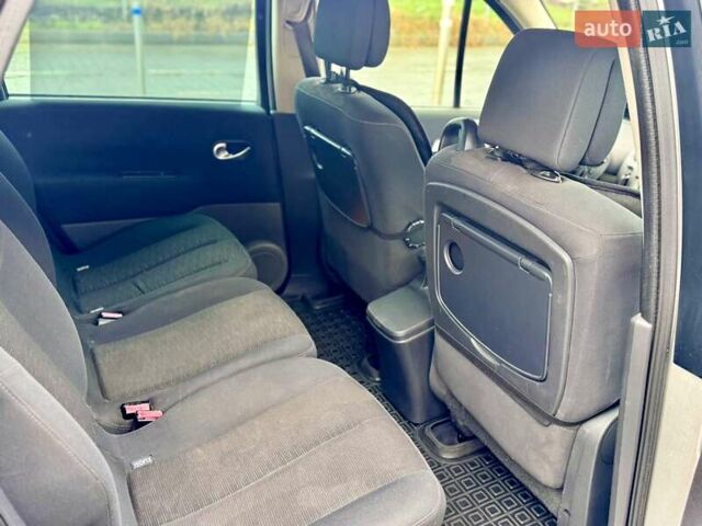 Серый Рено Гранд Сценик, объемом двигателя 1.9 л и пробегом 247 тыс. км за 6400 $, фото 51 на Automoto.ua