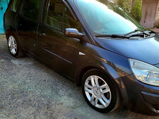 Серый Рено Гранд Сценик, объемом двигателя 2 л и пробегом 218 тыс. км за 6400 $, фото 1 на Automoto.ua