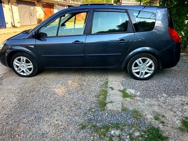 Серый Рено Гранд Сценик, объемом двигателя 2 л и пробегом 218 тыс. км за 6400 $, фото 3 на Automoto.ua