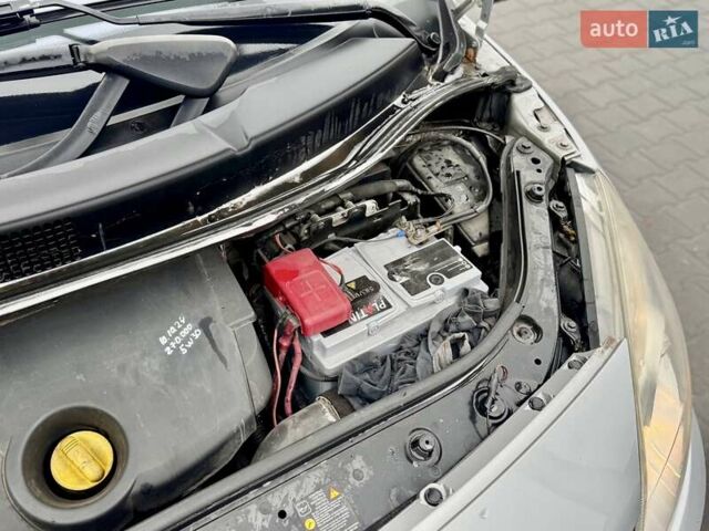 Серый Рено Гранд Сценик, объемом двигателя 1.9 л и пробегом 247 тыс. км за 6400 $, фото 61 на Automoto.ua