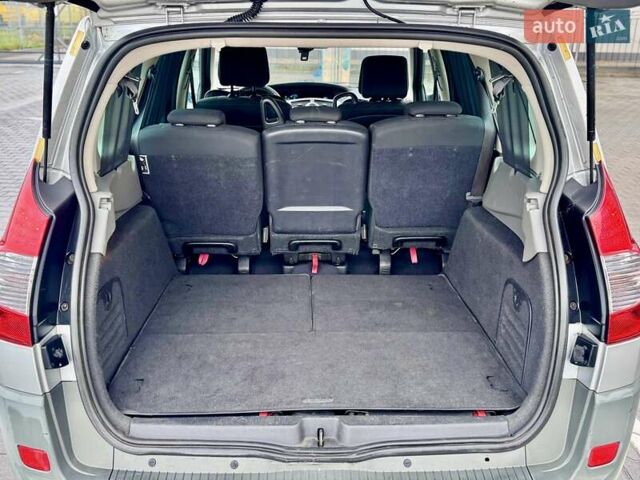 Серый Рено Гранд Сценик, объемом двигателя 1.9 л и пробегом 247 тыс. км за 6400 $, фото 44 на Automoto.ua