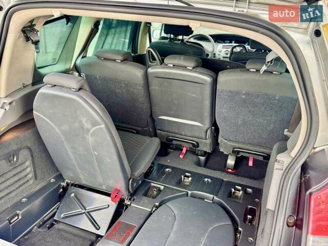 Серый Рено Гранд Сценик, объемом двигателя 1.9 л и пробегом 247 тыс. км за 6400 $, фото 49 на Automoto.ua