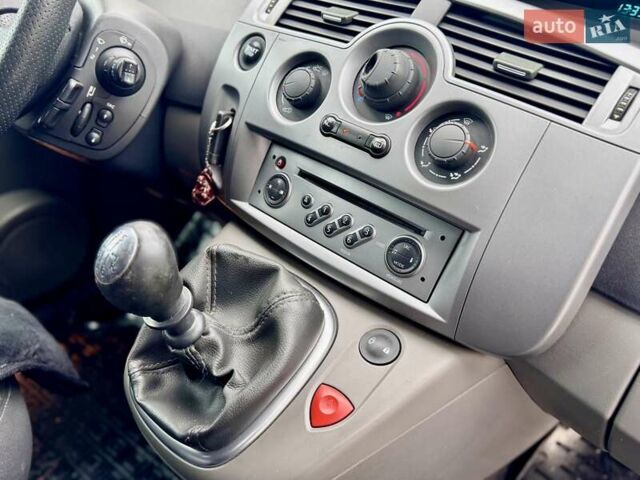 Серый Рено Гранд Сценик, объемом двигателя 1.9 л и пробегом 247 тыс. км за 6400 $, фото 56 на Automoto.ua