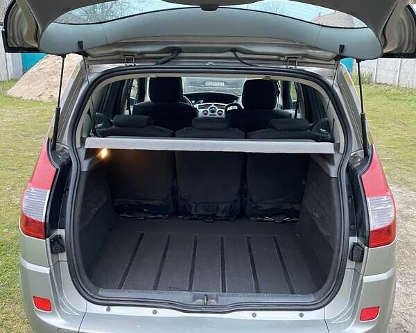 Серый Рено Гранд Сценик, объемом двигателя 1.5 л и пробегом 200 тыс. км за 5500 $, фото 6 на Automoto.ua