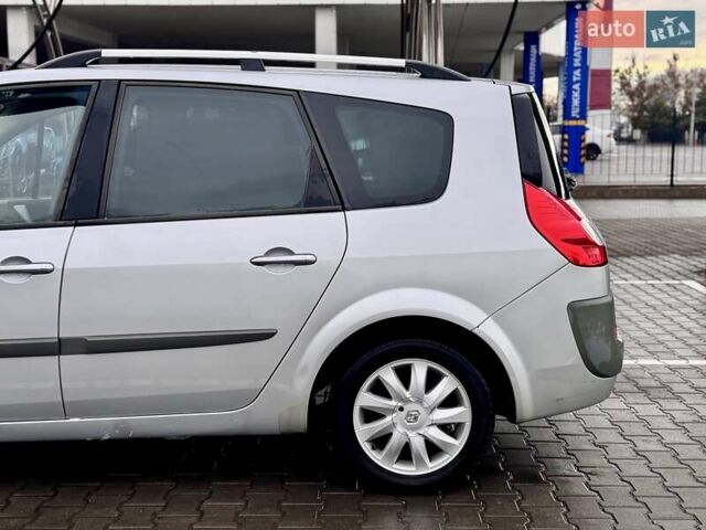 Серый Рено Гранд Сценик, объемом двигателя 1.9 л и пробегом 247 тыс. км за 6400 $, фото 16 на Automoto.ua