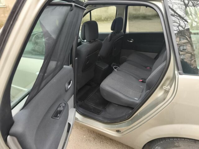 Серый Рено Гранд Сценик, объемом двигателя 1 л и пробегом 195 тыс. км за 5800 $, фото 7 на Automoto.ua