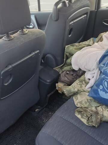 Сірий Рено Гранд Сценік, об'ємом двигуна 1.6 л та пробігом 160 тис. км за 4600 $, фото 3 на Automoto.ua