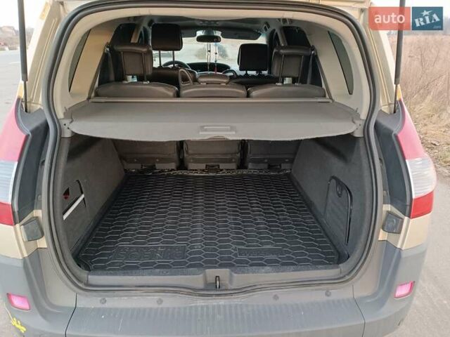 Серый Рено Гранд Сценик, объемом двигателя 1.87 л и пробегом 305 тыс. км за 5500 $, фото 9 на Automoto.ua