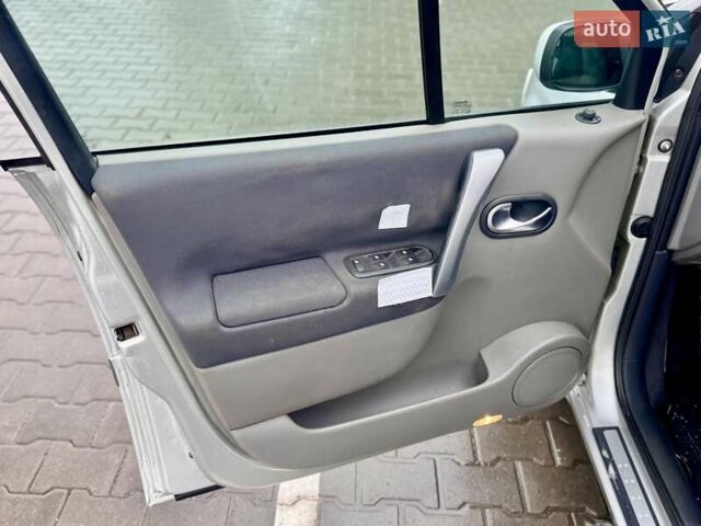 Серый Рено Гранд Сценик, объемом двигателя 1.9 л и пробегом 247 тыс. км за 6400 $, фото 36 на Automoto.ua