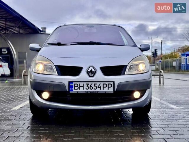 Серый Рено Гранд Сценик, объемом двигателя 1.9 л и пробегом 247 тыс. км за 6400 $, фото 14 на Automoto.ua