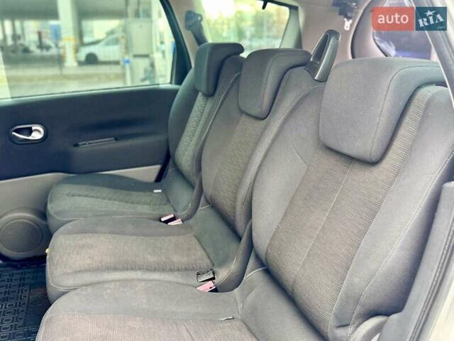 Серый Рено Гранд Сценик, объемом двигателя 1.9 л и пробегом 247 тыс. км за 6400 $, фото 41 на Automoto.ua