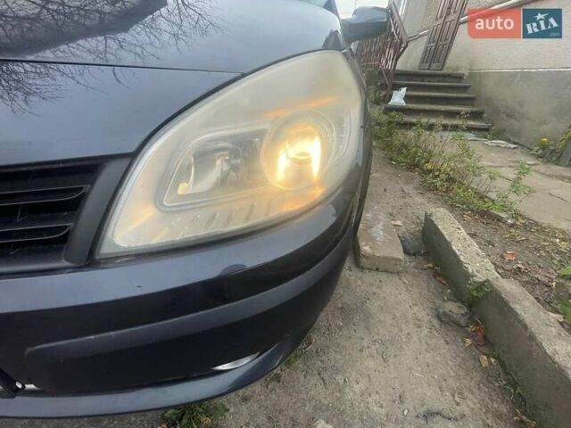 Сірий Рено Гранд Сценік, об'ємом двигуна 2 л та пробігом 208 тис. км за 5700 $, фото 19 на Automoto.ua