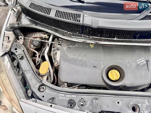 Серый Рено Гранд Сценик, объемом двигателя 1.9 л и пробегом 247 тыс. км за 6400 $, фото 60 на Automoto.ua