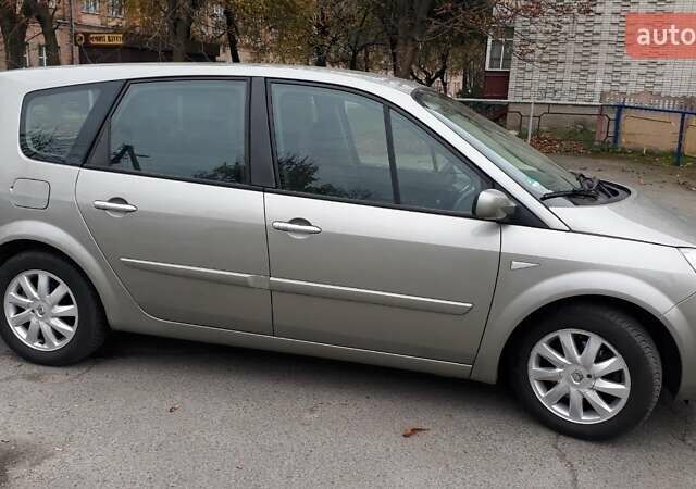 Сірий Рено Гранд Сценік, об'ємом двигуна 2 л та пробігом 240 тис. км за 6800 $, фото 2 на Automoto.ua