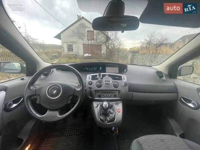 Сірий Рено Гранд Сценік, об'ємом двигуна 2 л та пробігом 208 тис. км за 5700 $, фото 20 на Automoto.ua