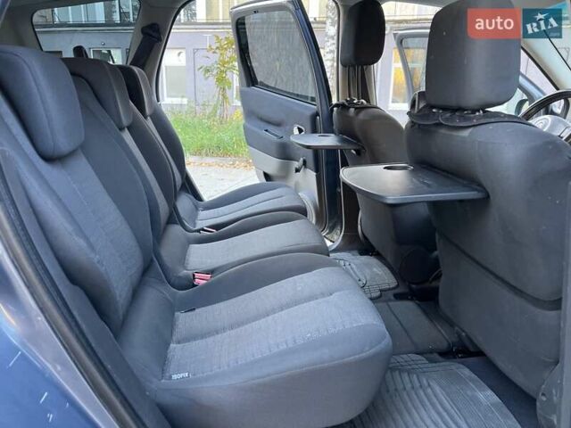 Серый Рено Гранд Сценик, объемом двигателя 1.5 л и пробегом 300 тыс. км за 3950 $, фото 16 на Automoto.ua