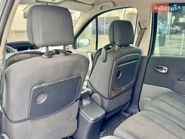 Серый Рено Гранд Сценик, объемом двигателя 1.9 л и пробегом 247 тыс. км за 6400 $, фото 42 на Automoto.ua