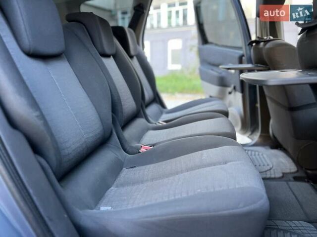 Серый Рено Гранд Сценик, объемом двигателя 1.46 л и пробегом 300 тыс. км за 4450 $, фото 43 на Automoto.ua