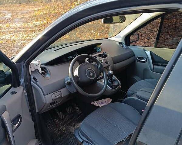 Серый Рено Гранд Сценик, объемом двигателя 1.6 л и пробегом 354 тыс. км за 4900 $, фото 3 на Automoto.ua