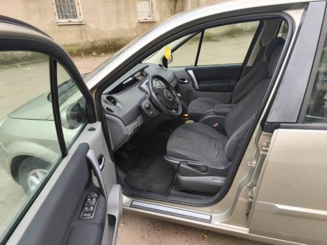 Серый Рено Гранд Сценик, объемом двигателя 1 л и пробегом 195 тыс. км за 5800 $, фото 2 на Automoto.ua