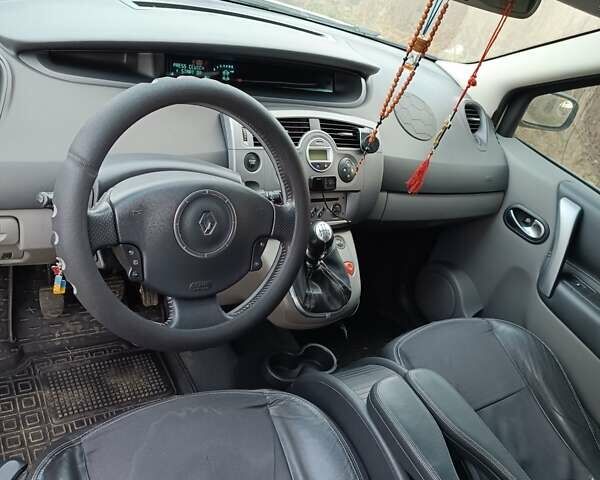 Серый Рено Гранд Сценик, объемом двигателя 1.87 л и пробегом 305 тыс. км за 5500 $, фото 13 на Automoto.ua