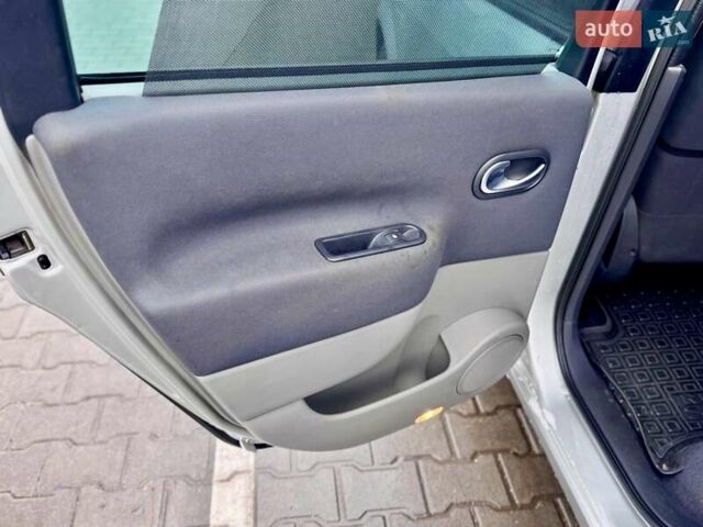 Серый Рено Гранд Сценик, объемом двигателя 1.9 л и пробегом 247 тыс. км за 6400 $, фото 37 на Automoto.ua