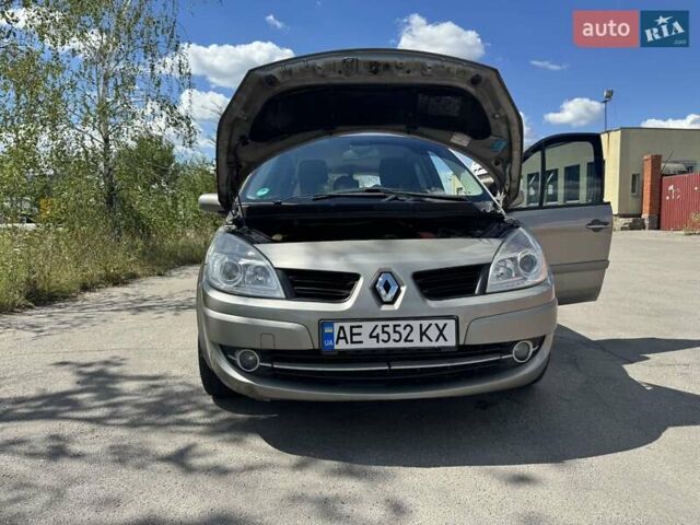 Серый Рено Гранд Сценик, объемом двигателя 2 л и пробегом 273 тыс. км за 5000 $, фото 4 на Automoto.ua