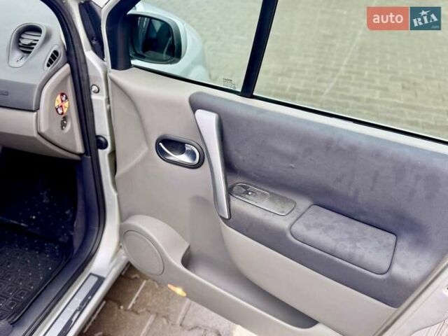 Серый Рено Гранд Сценик, объемом двигателя 1.9 л и пробегом 247 тыс. км за 6400 $, фото 53 на Automoto.ua