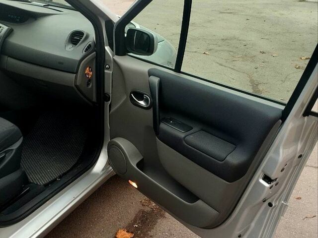 Рено Гранд Сценик 2007 в Запорожье на Automoto.ua Серый Рено Гранд Сценик, объемом двигателя 1.6 л и пробегом 193 тыс. км за 6500 $, фото 13 на Automoto.ua