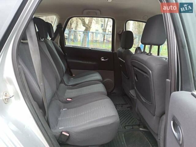 Сірий Рено Гранд Сценік, об'ємом двигуна 1.6 л та пробігом 296 тис. км за 4999 $, фото 16 на Automoto.ua